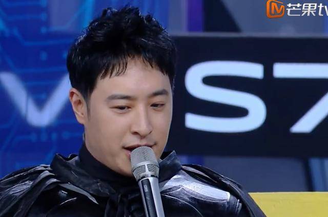 潘玮柏亮相快本最新一期,全新魅力风采展现