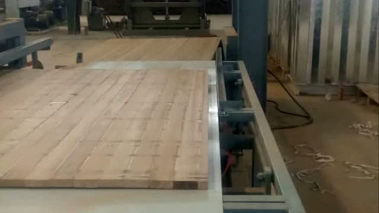 革新工艺,提升效率,最新型刨板厂晒板架亮相!