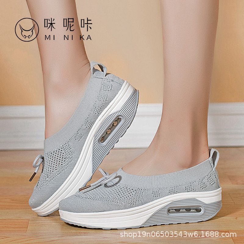 咪呢咔摇摇鞋旗舰店推出最新款摇摇鞋,时尚舒适引领潮流