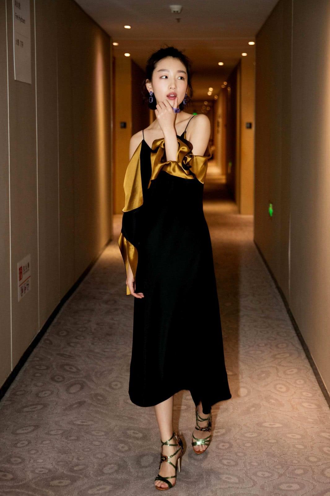 最新版厘米秀卡片交易指南,如何卖卡给好友?