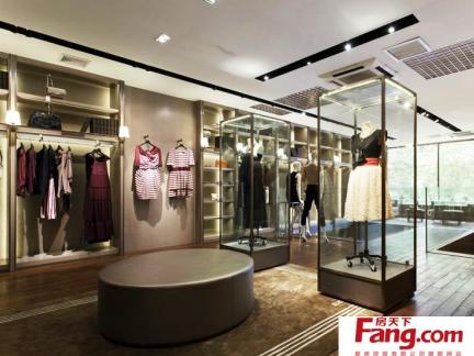 最新女装店装修效果图,门头展现日韩风尚