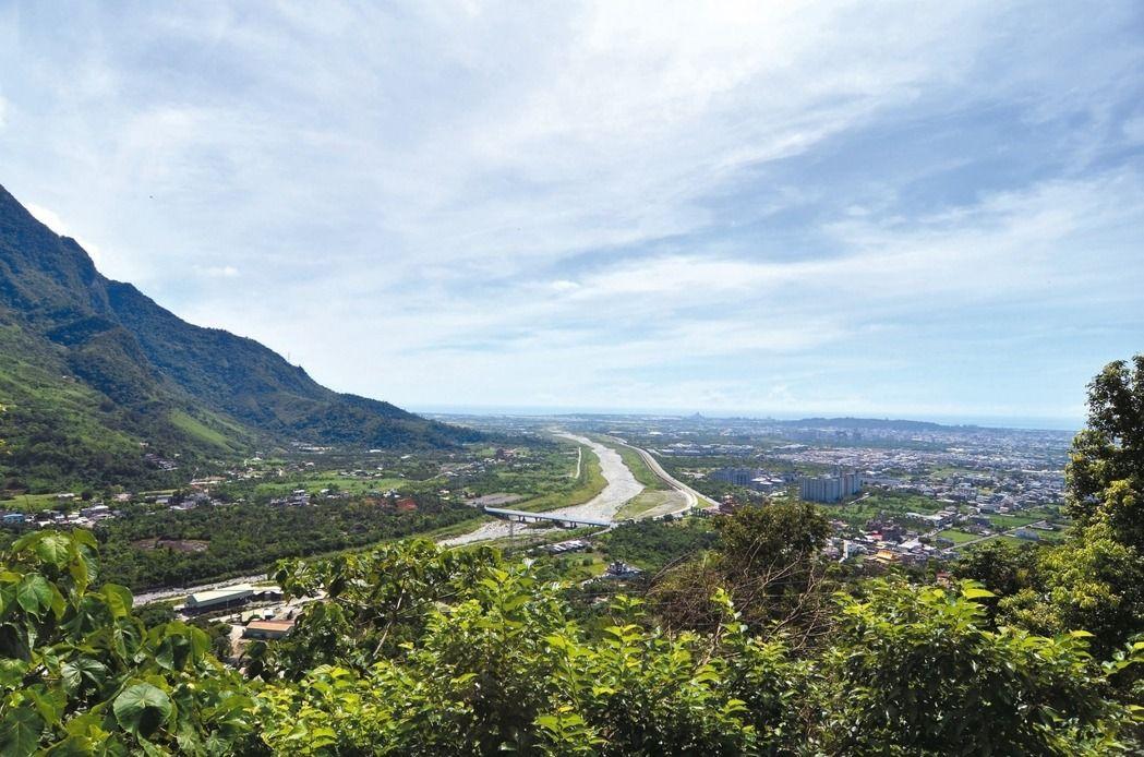 山边树林一行行,指什么生肖,山边树林一行行,探寻自然美景之旅与生肖的奇妙邂逅