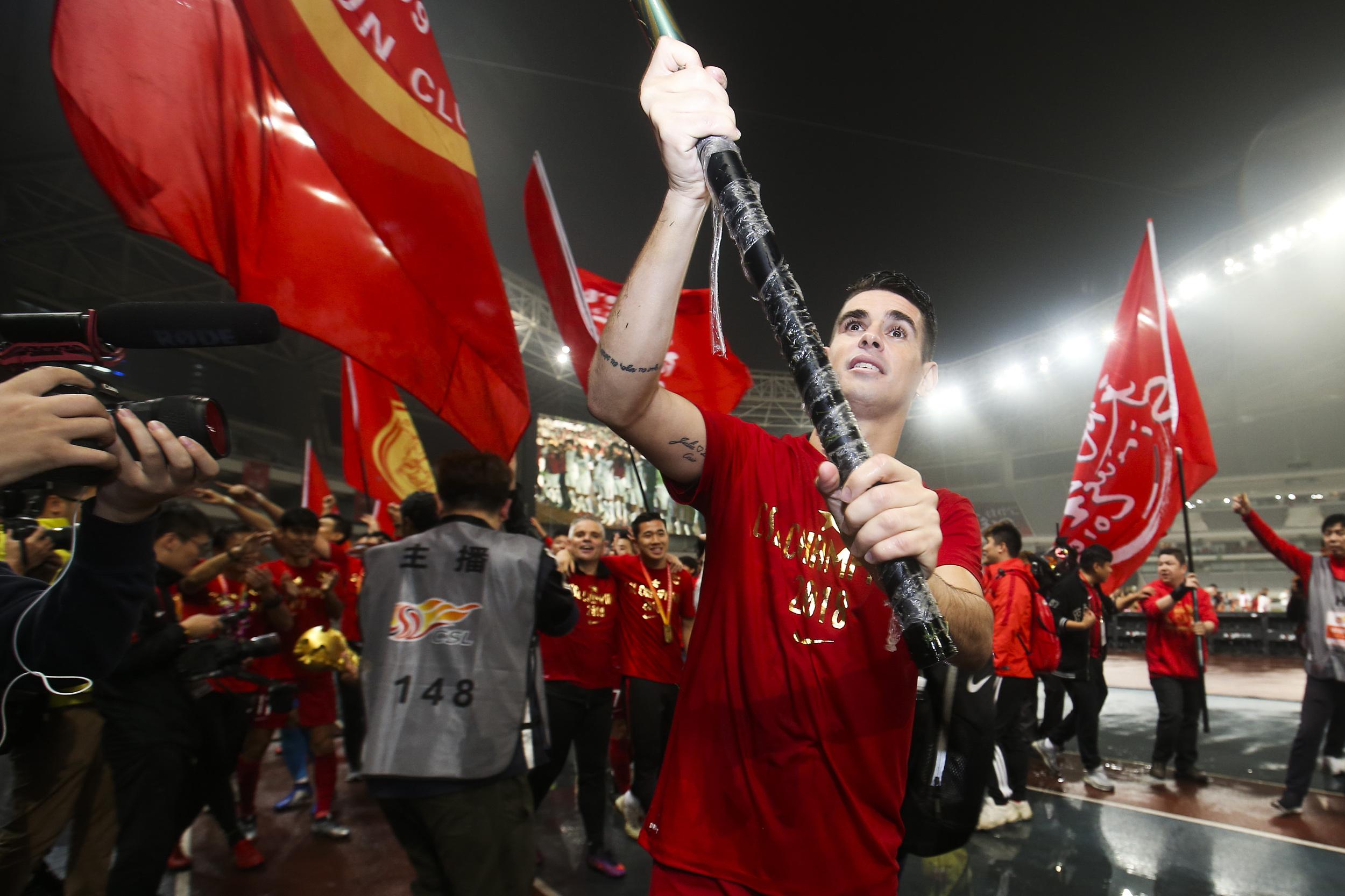 最新球星转会消息——足球场上的友情与陪伴