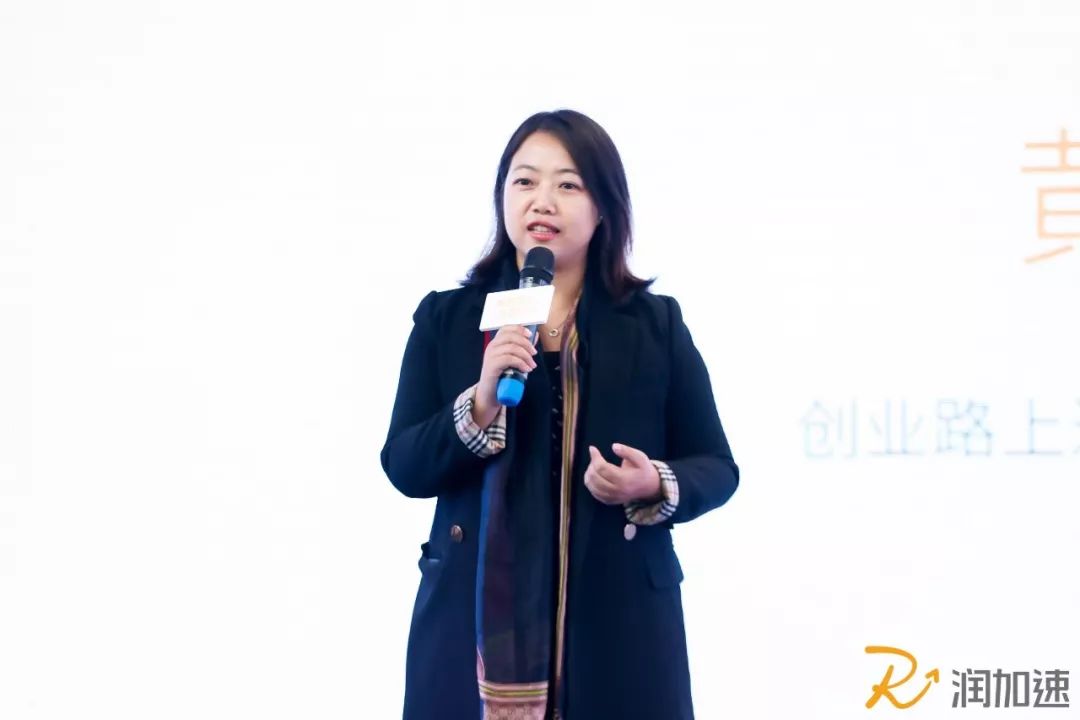 黄女士的最新动态,时尚、科技与生活的融合