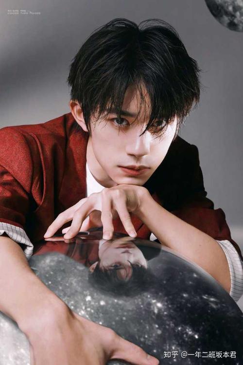 易烊千玺图片最新图片——友情的温暖与陪伴的日常