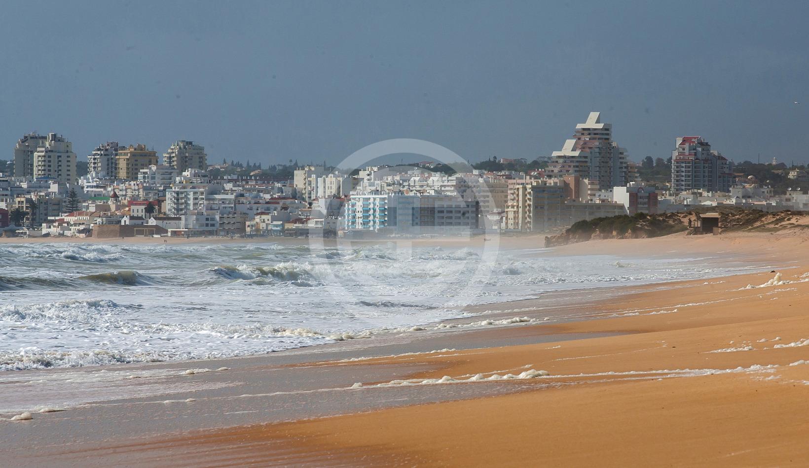 脱欧最新消息与小镇的温馨日常