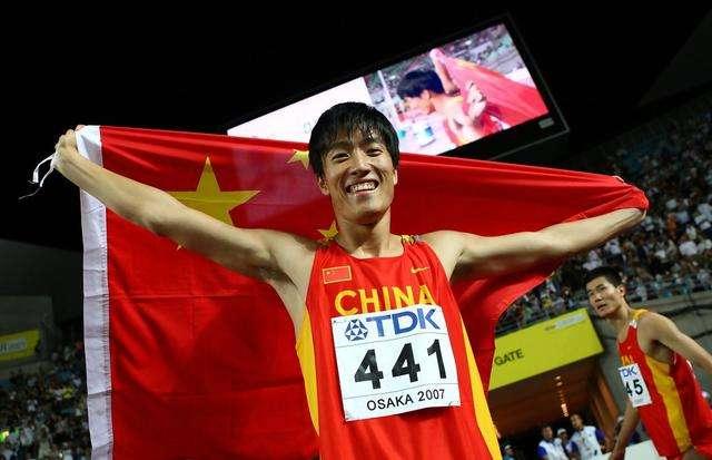 刘翔最新消息,飞翔的勇者,励志的典范