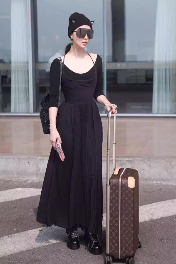 范冰冰最新街拍,变化中的自信,成就无限可能的励志之旅