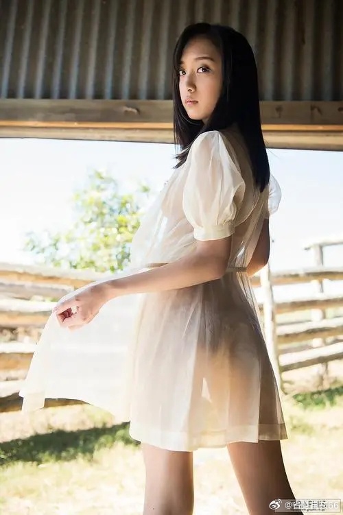 辻本杏最新,小巷中的美食秘境