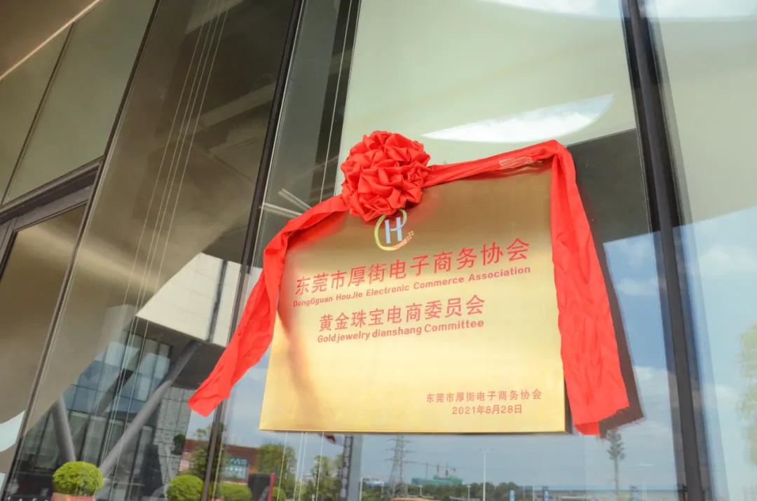 最新珠宝资讯💎掀起时尚潮流的新篇章!