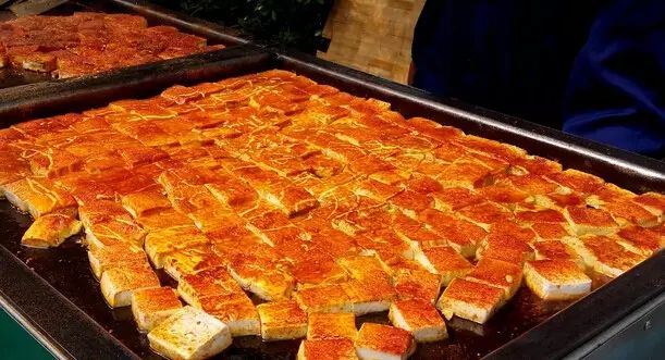 铁板最新价格,小巷深处的独特风味