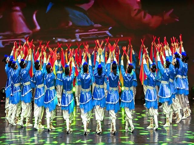 最新蒙古舞赞歌💃绝美舞姿,领略草原风情