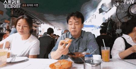 直播来下饭,现代餐饮娱乐新风尚