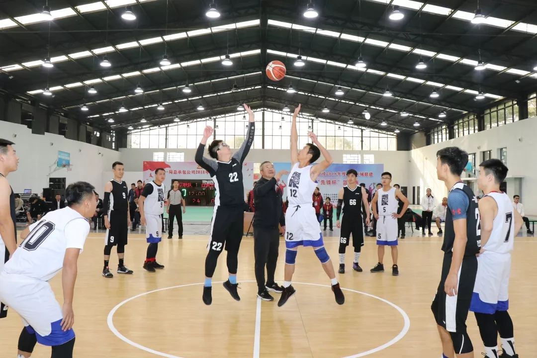 直播聊篮球,小巷深处的篮球氛围小屋