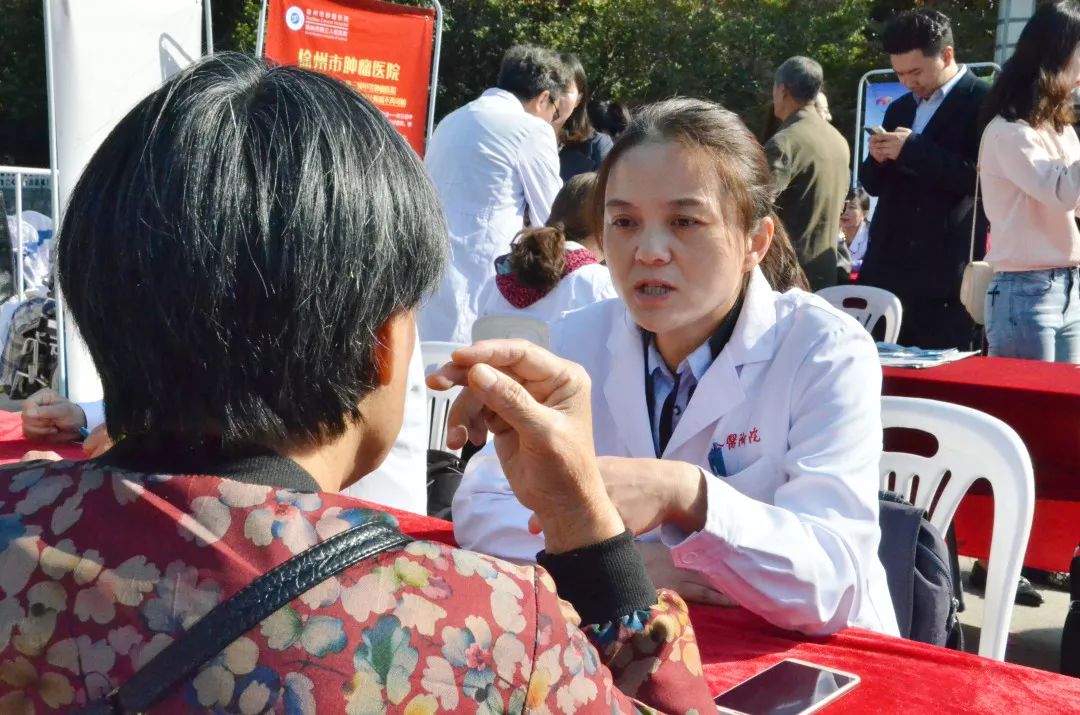 科技前沿,苗医直播引领健康生活新风尚