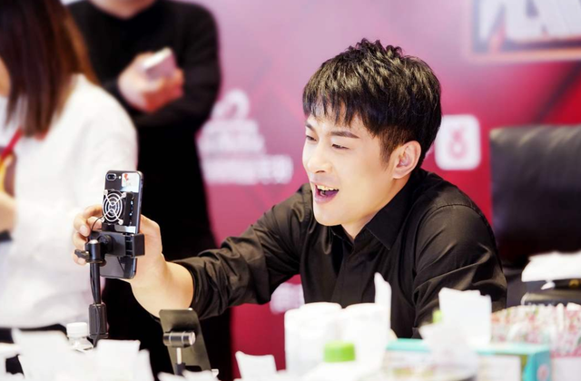 黄腾直播,时代浪潮中的新晋网红