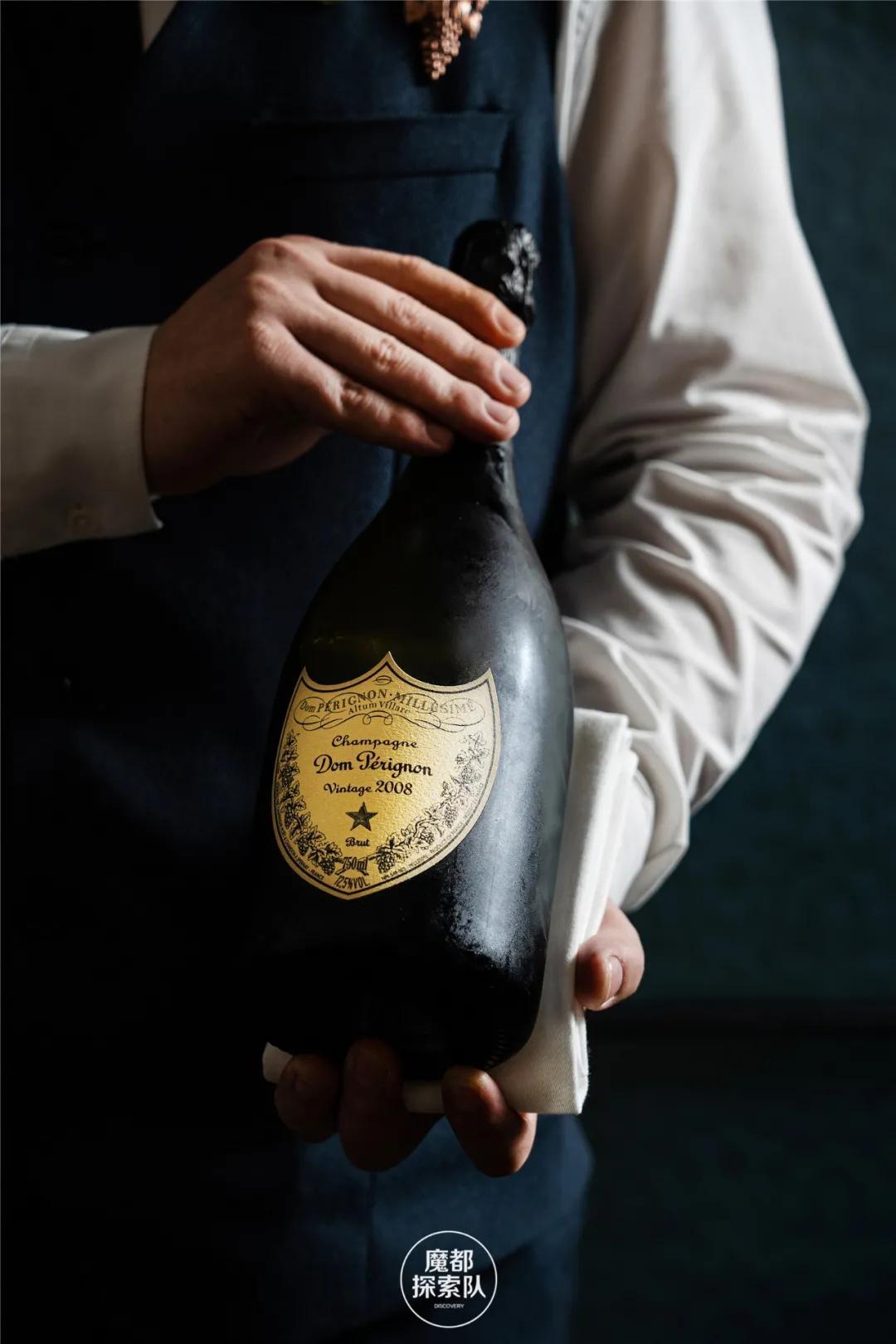 欧式风格酒柜最新款,华丽典雅的藏酒艺术✨🍷