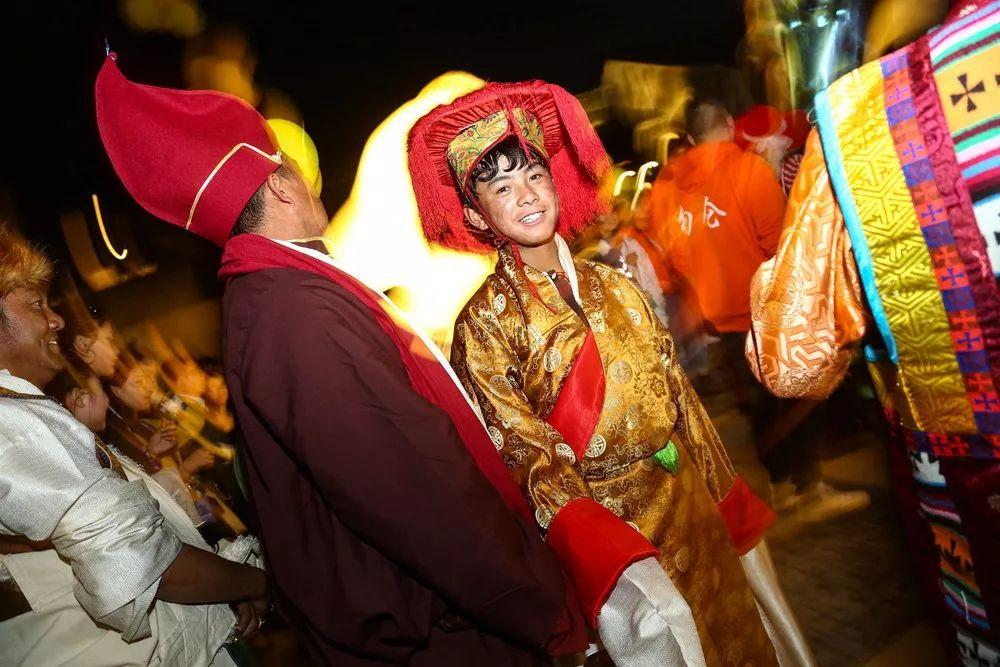 好奇号发现巷弄深处的神秘小店