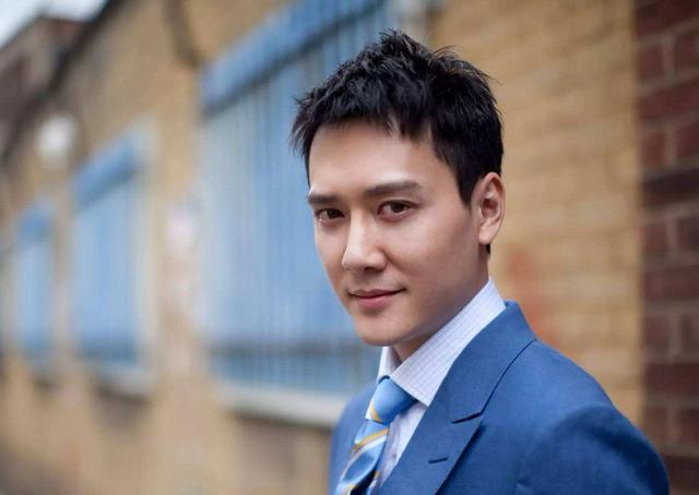 冯绍峰最新图片,变化中的力量,自信与成就感的源泉