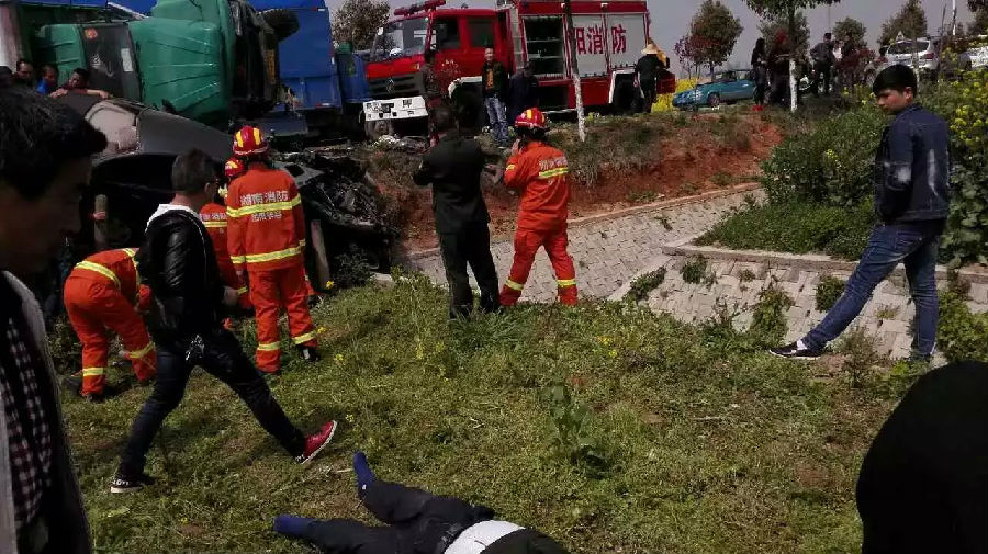 岳阳华容最新车祸事件分析