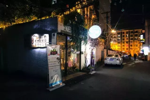 超人x直播,小巷深处的特色直播小店探索