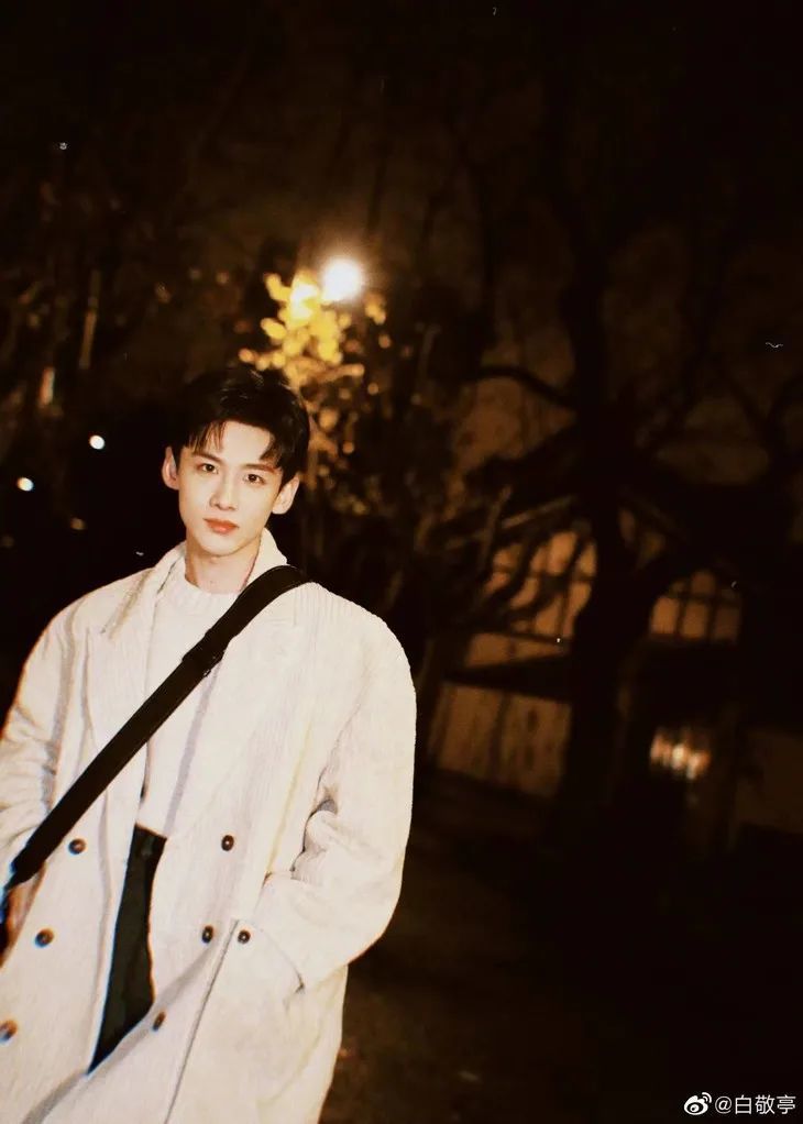 演员霍建华最新照片,阳光下的温馨日常