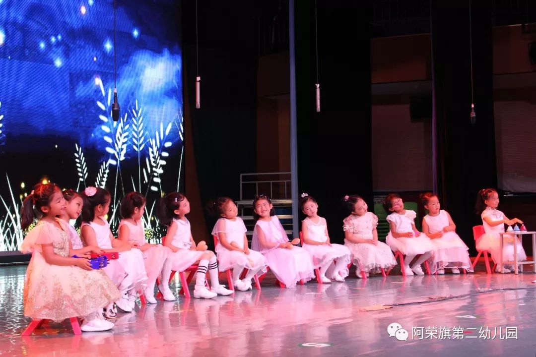 最新幼儿花环舞蹈视频,舞动中的友情与爱的传递