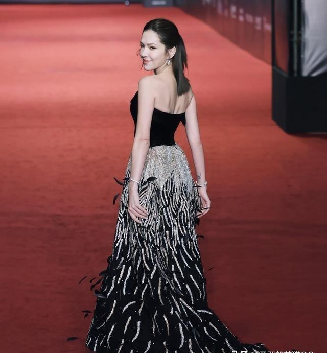 2024最新男生发型指南,打造时尚造型的步骤详解