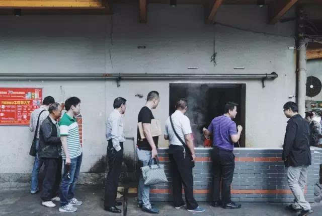 最新招夫妻养鱼工,探寻小巷中的特色小店