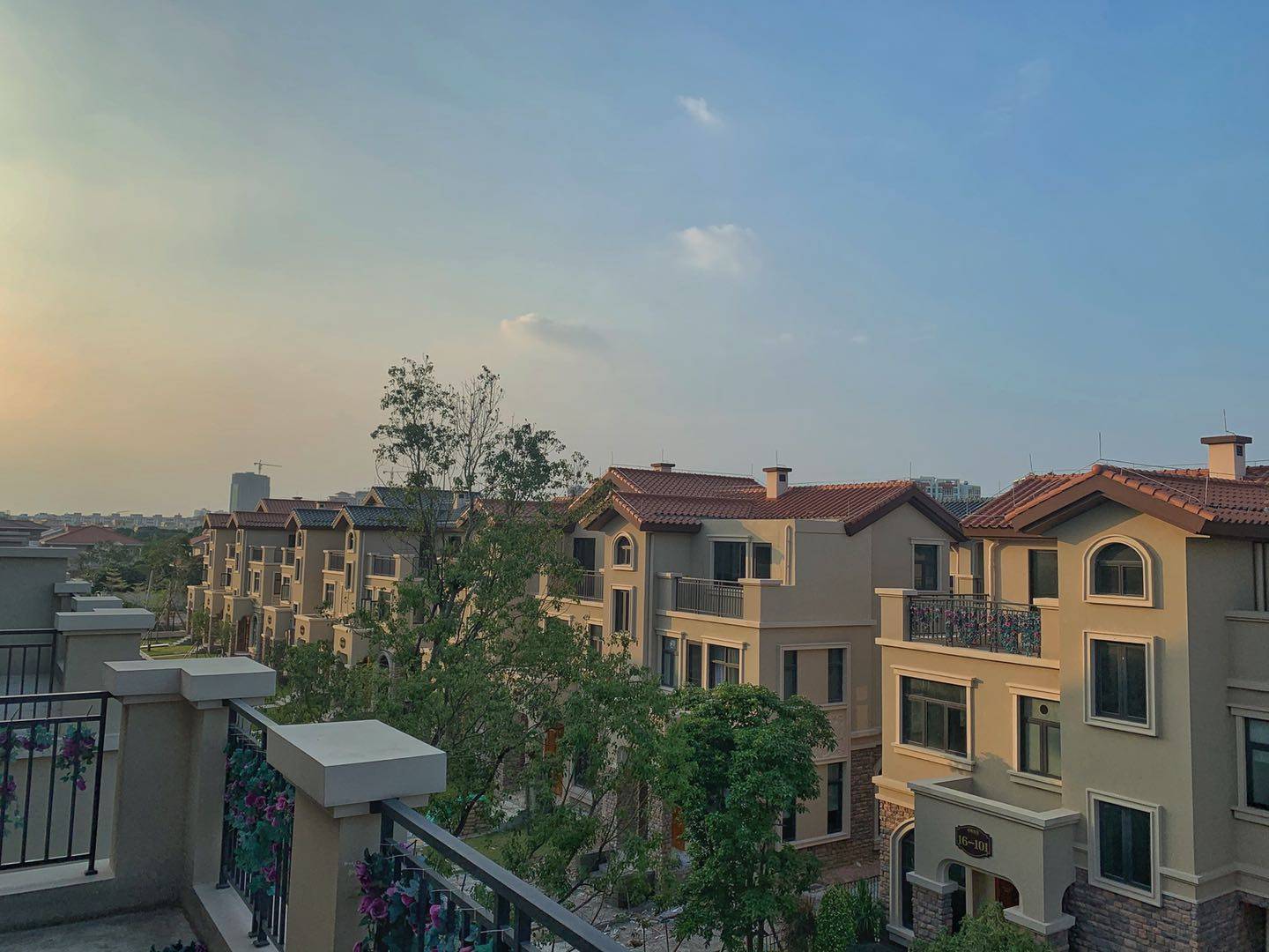 香榭里畔山的温馨日常