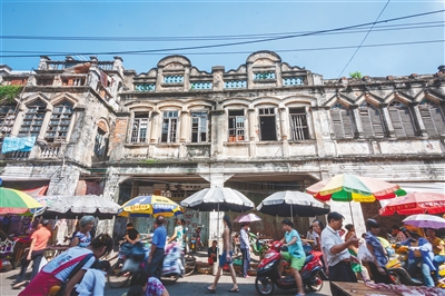 海南老城镇的新篇章,温馨的日常与友情的纽带