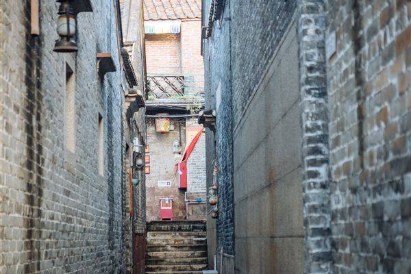 LME库存最新变化,小巷深处的惊喜——一家特色小店的探索之旅