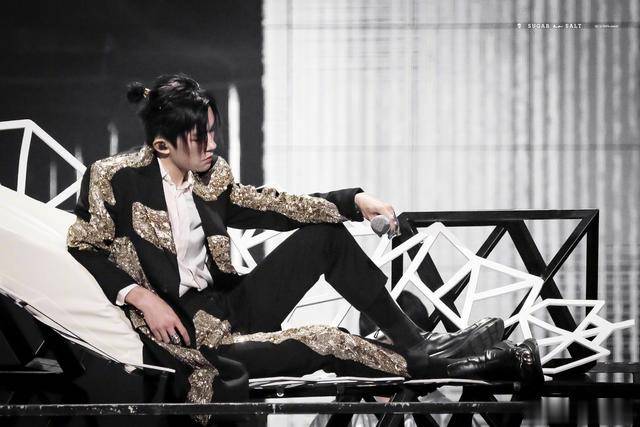 张杰最新图片2024,温馨的日常与朋友间的情感纽带