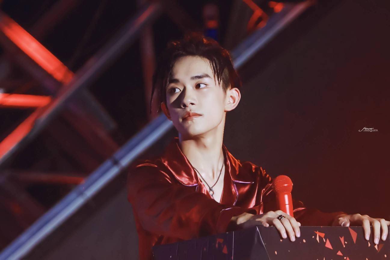 杨洋最新综艺2024,时代之光下的璀璨星迹