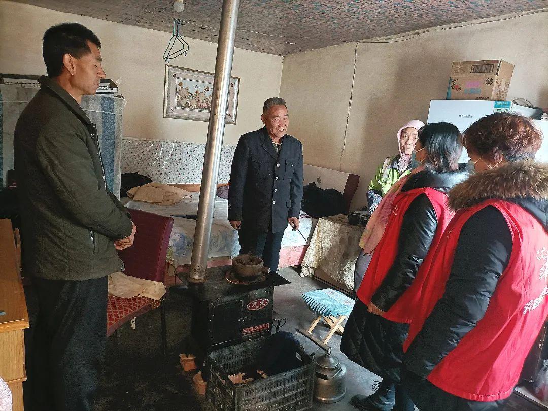 农村平房最新取暖图片,现代农村温暖生活的见证