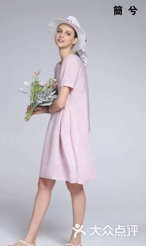简兮女装最新图片,时尚魅力的展现与争议