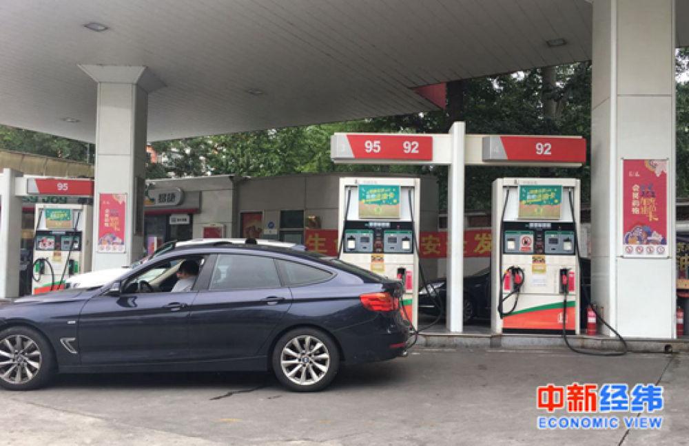 最新国际油价今日走势下的温馨日常故事