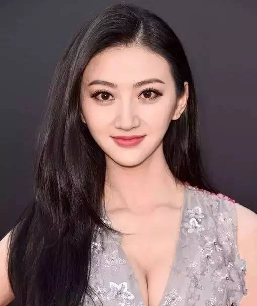 唐嫣最新头发颜色,小巷深处的色彩秘密