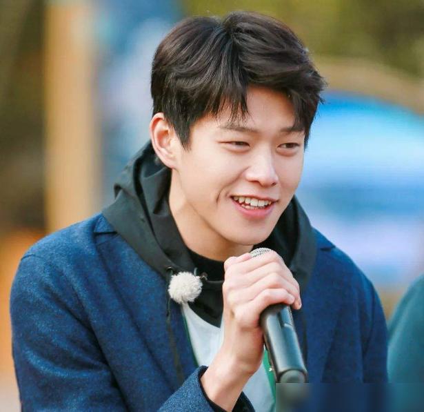 魏大勋与李沁的科技新纪元,探索前沿科技,体验未来生活