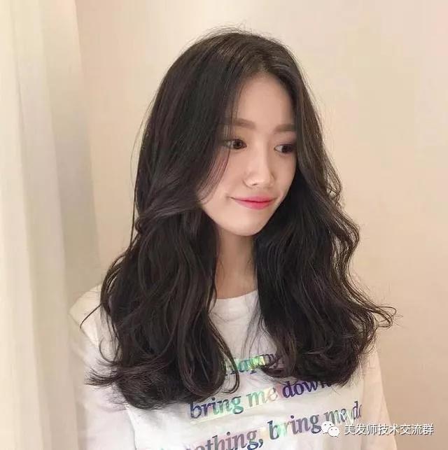 最新发尾烫,时尚潮流的细致演绎