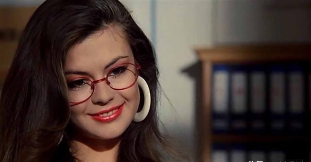 色情内容是不合法的,违反我国相关的法律法规。此外,这些内容可能涉及道德伦理问题,会对人们造成不良影响。我们应该遵守法律和道德准则,远离色情内容。作为一个科技爱好者,您可以关注科技产品的介绍和使用体验,探索科技如何改变我们的生活。以下是一篇关于最新科技产品的介绍文案,供您参考