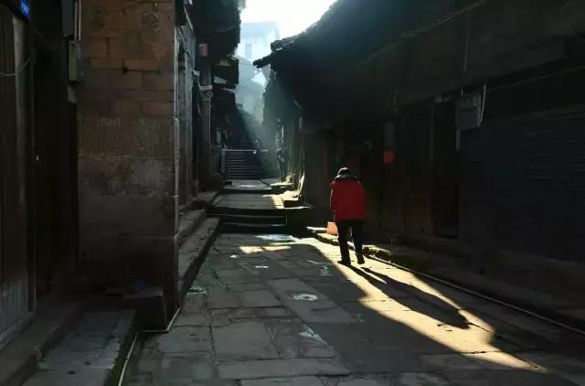 三版十元最新行情,小巷中的宝藏小店