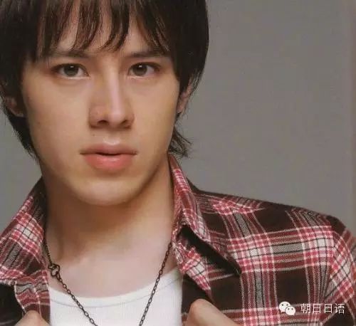 中日混血明星,跨越文化的自信与成就之旅