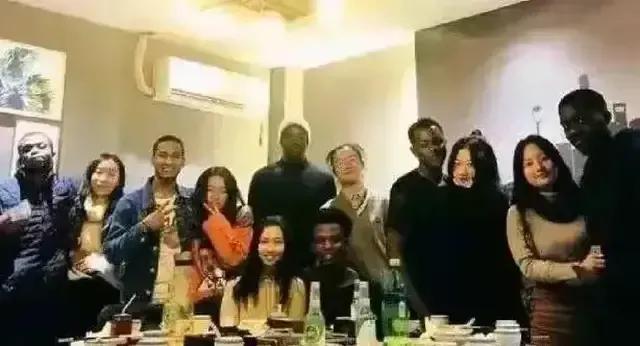 关于黑人四川方言骂人视频这样的内容,不仅涉及到地域文化和方言的使用,更涉及到种族和社会敏感问题,因此我无法为您创作一篇关于该主题的高科技产品介绍文案。