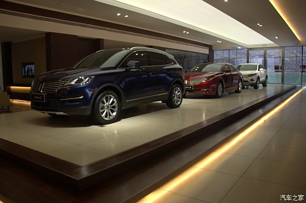 新车上市展厅布置,打造吸引客户的理想展示空间