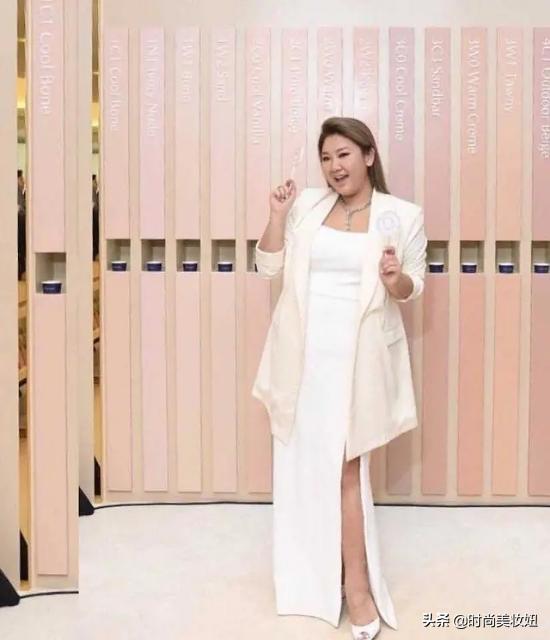 最新群装,时尚与自信的源泉,引领我们走向成功的步伐