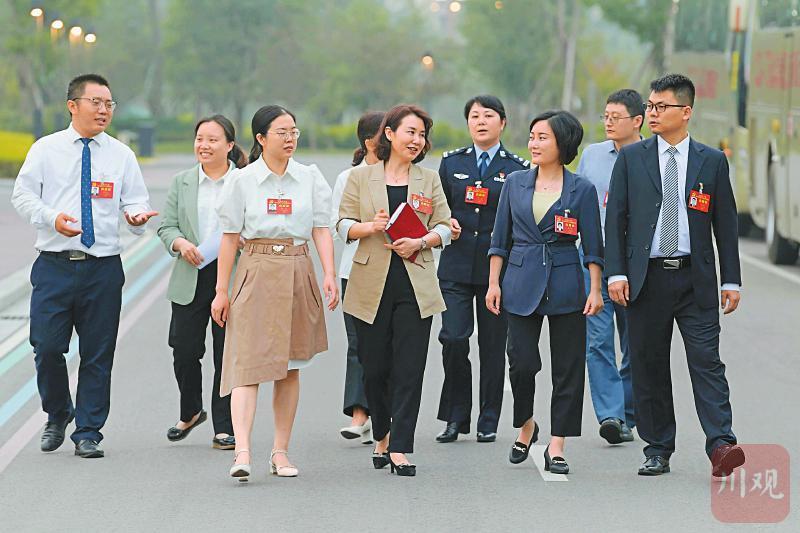 邛崃新篇章,冉红霞的任命与变化中的自信与成就感