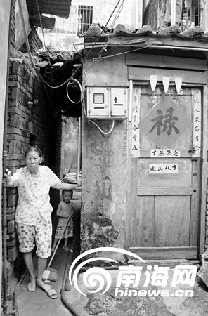 黄洋父母近况更新,小巷中的独特美食探索之旅