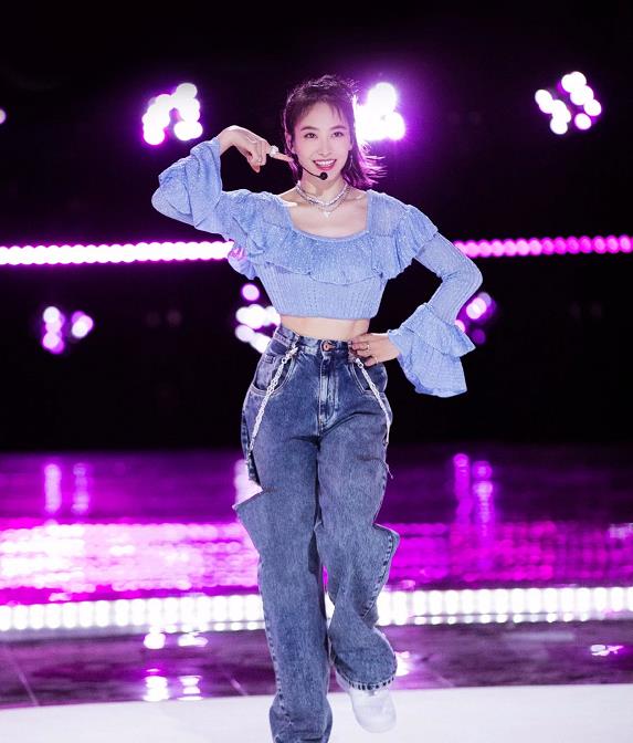 宋茜新发型亮相,科技与时尚的完美融合体验