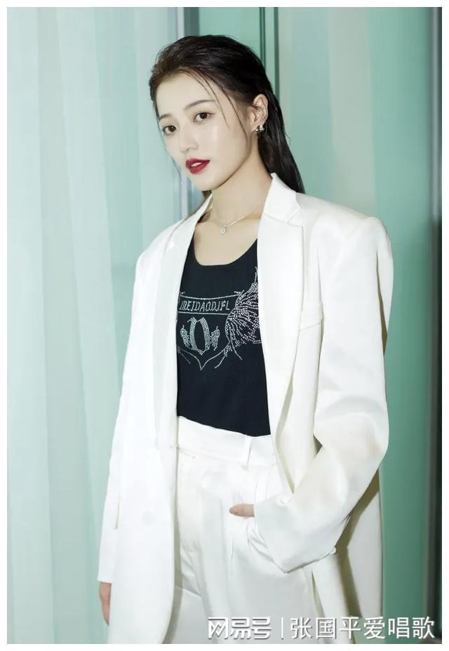 演员郭新,演艺之路的璀璨之星